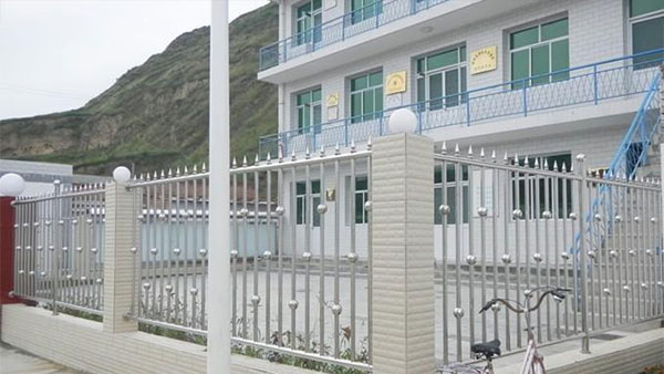 手持激光焊機助力不銹鋼門窗焊接 手持激光焊機助力不銹鋼門窗焊接