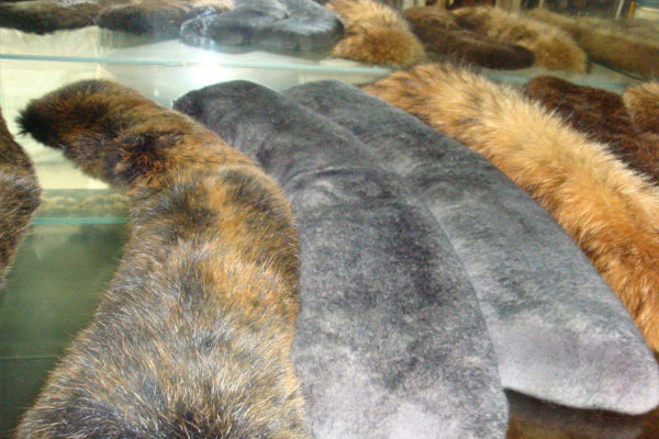 長(zhǎng)毛布料毛絨布料裁剪設(shè)備—長(zhǎng)毛激光切割機(jī)