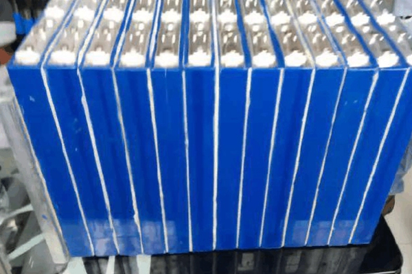 激光清洗動力電池表面藍膜，助力電池行業高速發展