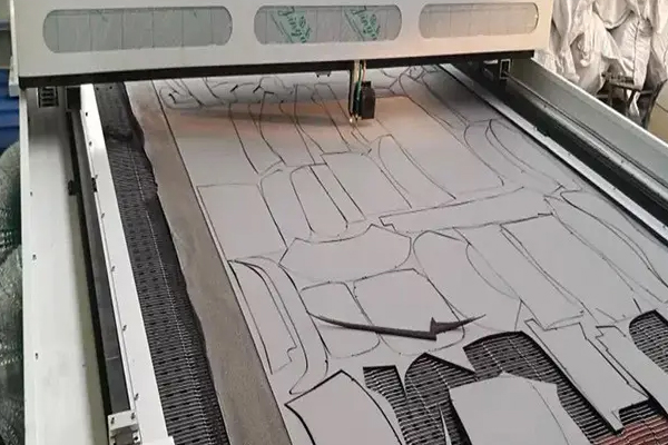 自動(dòng)送料激光切割機(jī)介紹